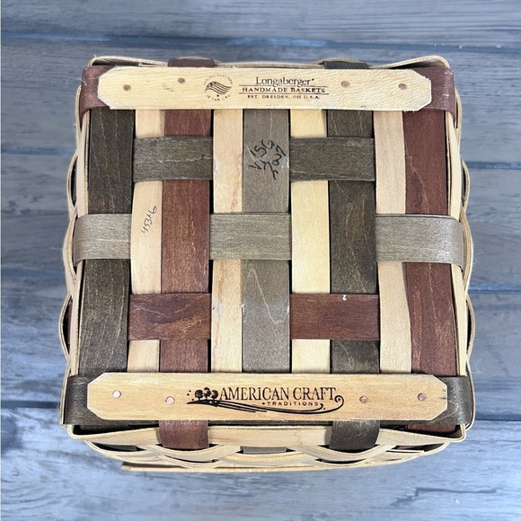 Longaberger 2007 Berry Basket with liner & Protector - Picture 6 of 7